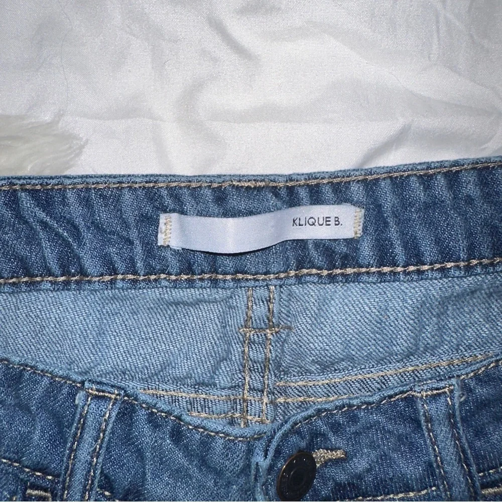 Klique B. | KL284 Distressed Denim Shorts Low Mid Rise Frayed Raw Hem Size 26